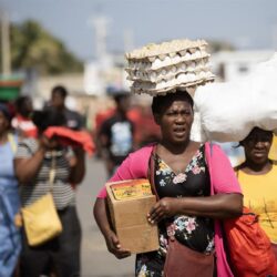 Haitians shopping in Dajabón, DR